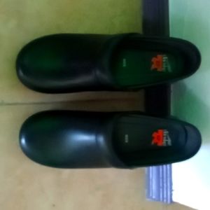 Black size 40 dansko shooes